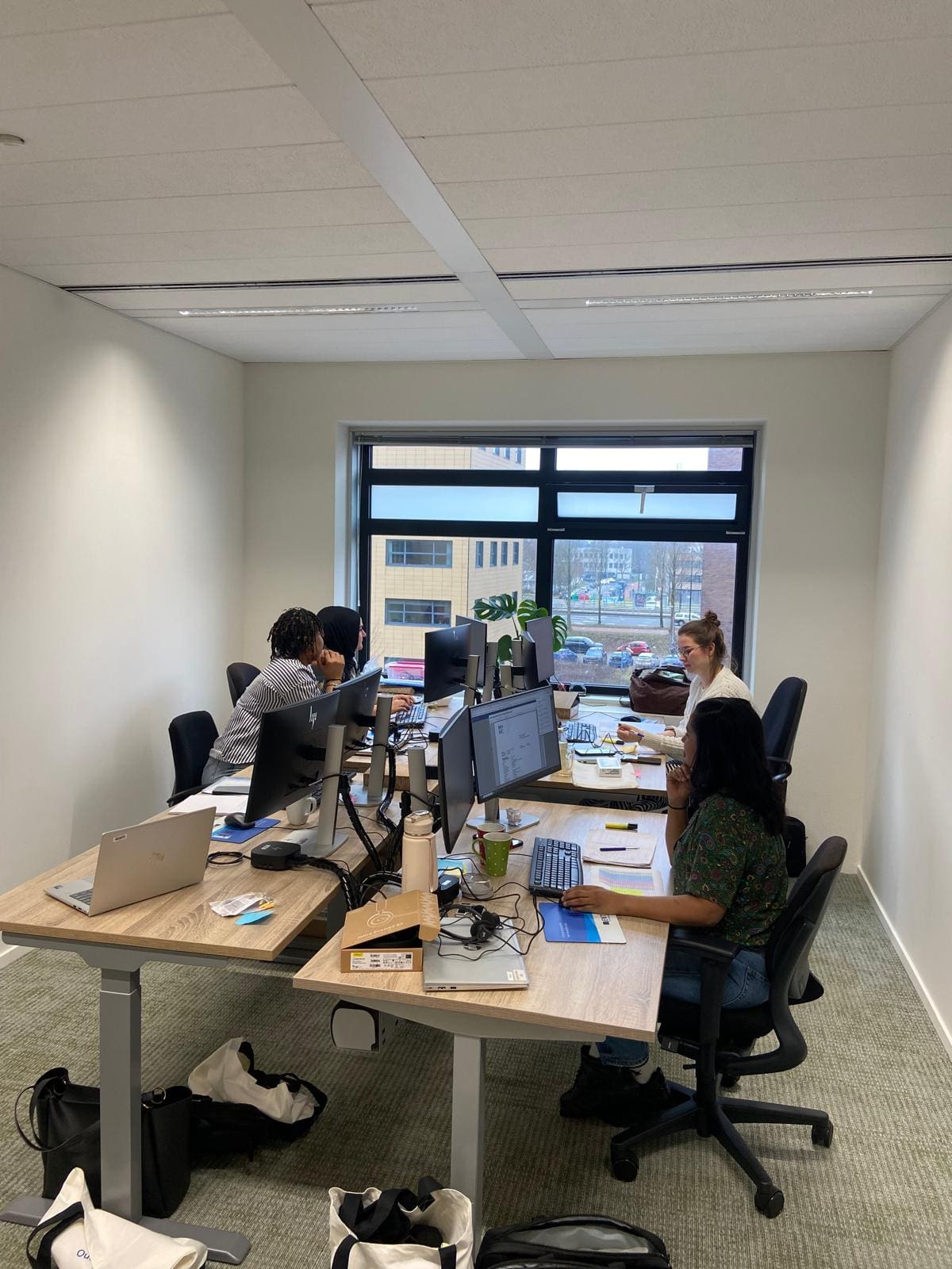 Vast VPOH-team in een nieuw kantoor